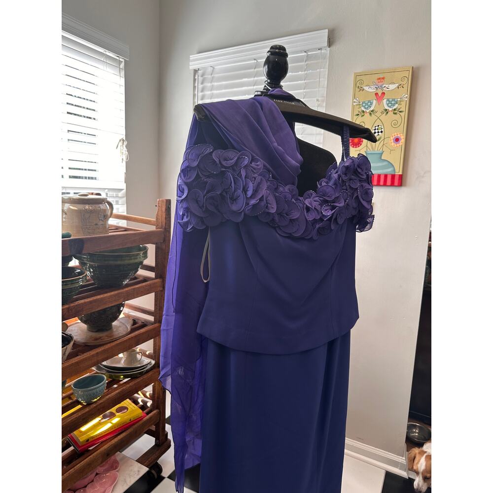 DAYMOR COUTURE —SAMPLE—-DRESS!!!! SIZE 6 - Picture 4 of 6